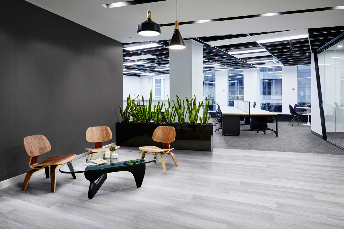 LVT / Linha Tech / Coleção Ambienta Tech / Corporativo / Escritórios privados / Carvalho Amalfi / 24089111